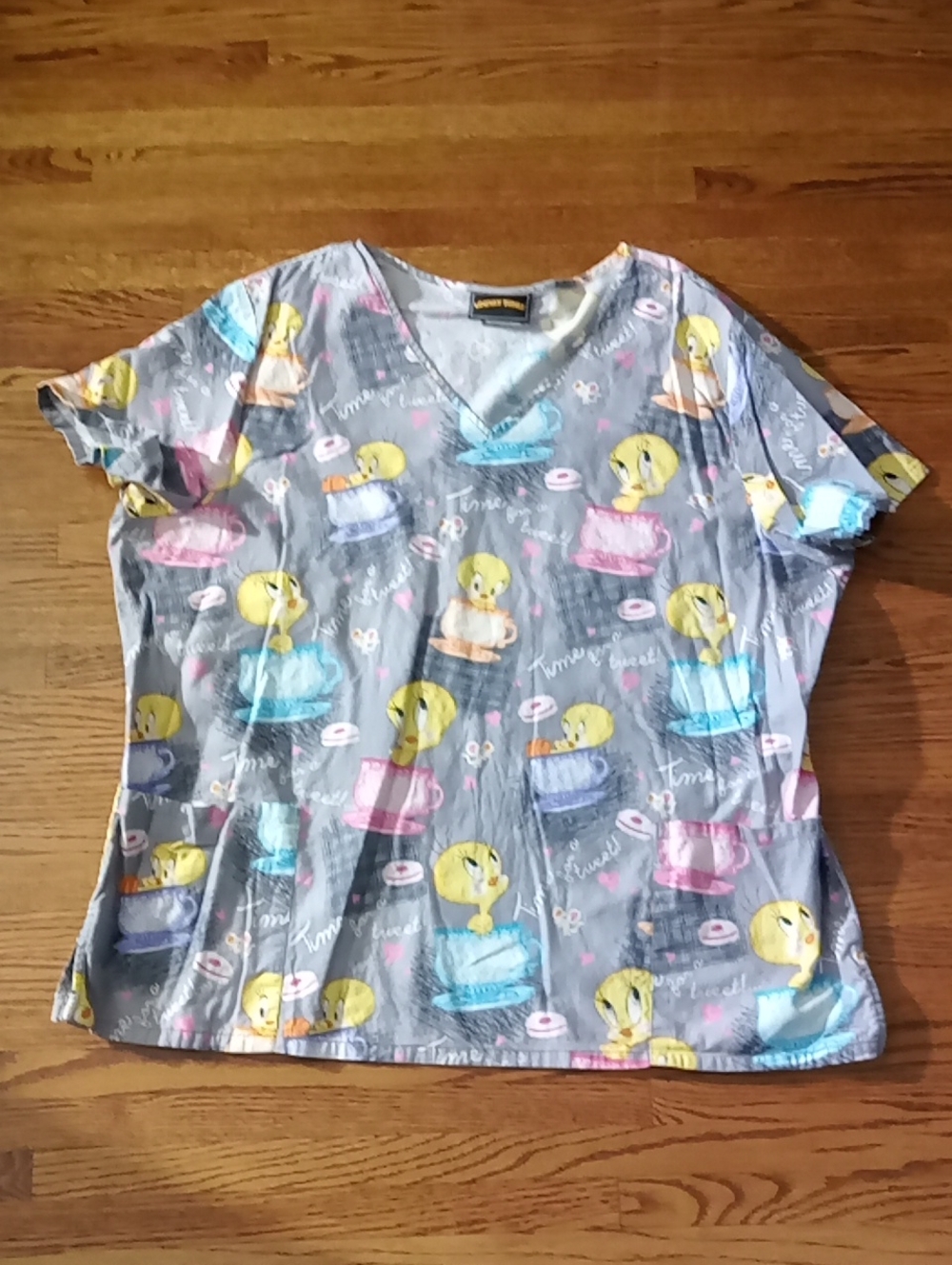 Looney Tunes Scrub Top Size XXL PTP 26"